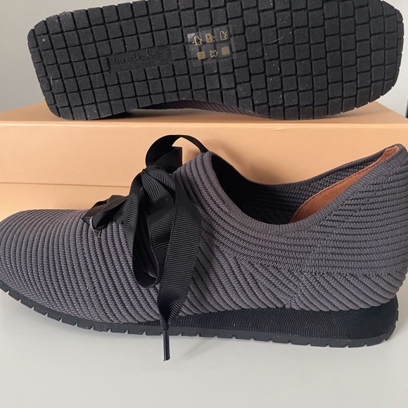 L'Amour Des Pieds / NIB Sporty Fashion Sneakers Taimah Sz 7.5 - Picture 1 of 8